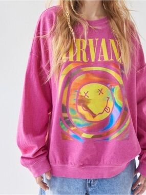 NIRVANA PINK GRAPHIC ROCK BAND OVERSIZED PULLOVER SWEATSHIRT SZ SMALL/MEDIUM